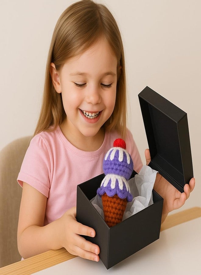 سوترا لعبة خشخيشة آيس كريم مصنوعة يدويًا من الكروشيه من سوترا | خشخيشة مخروطية ناعمة من الصوف بتقنية أميغورومي للأطفال الرضع والصغار | آمنة، قابلة للغسل، هدية مميزة لحفلات استقبال المولود | لعبة ناعمة مصنوعة يدويًا 100% للأطفال - Image 4